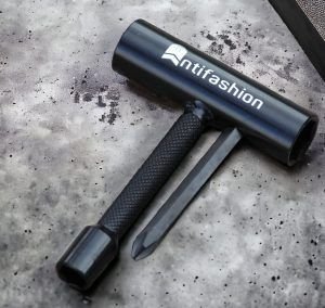 HERRAMIENTA CON TODAS SUS MEDIDAS PARA L ASKATE CON UNA LLAVE PARA ALLEN POR UN LADO Y POR OTRO CRUZ PAR AREPARA Y CMABIAR LOS ACCESORIOS DE TU SKATE DE TODAS AL MARCAS UNIVERSAL