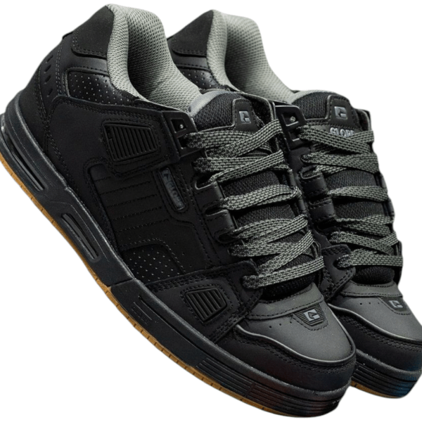 GLOBE SABRE 
BLACK/DUSK