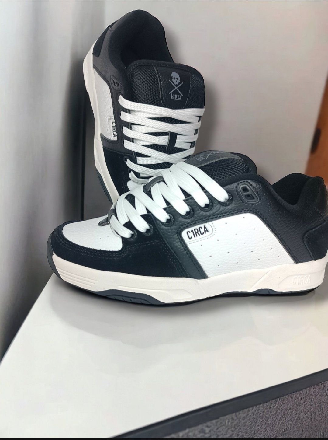 CIRCA 805
BLACK/WHITE - Imagen 2